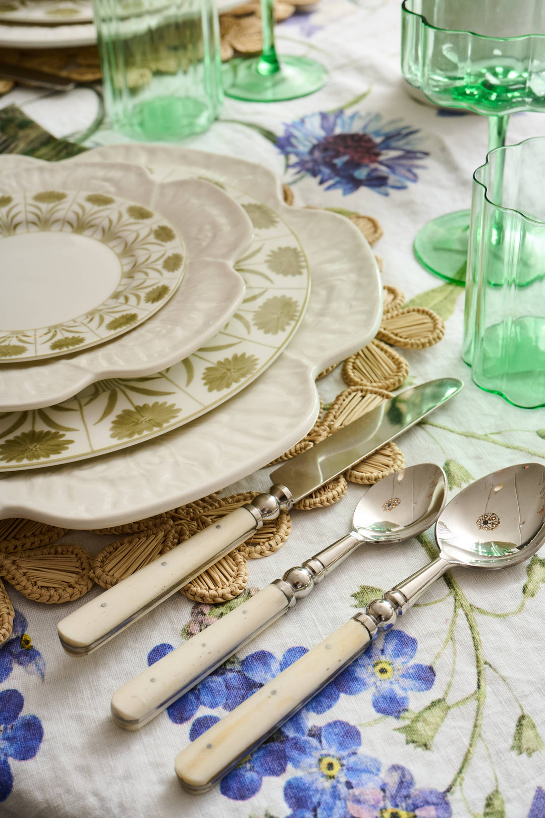 Ivory Cabbage Plate 10.5"- Set of 6