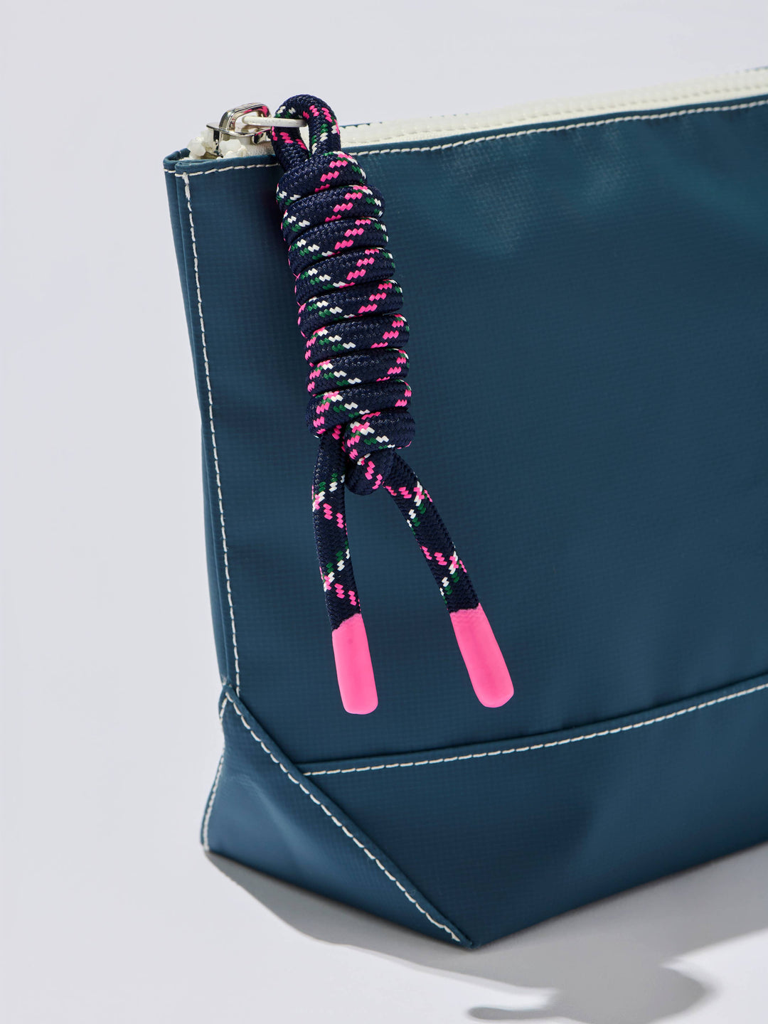 PORT WATER RESISTANT ZIP POUCH: WHITE