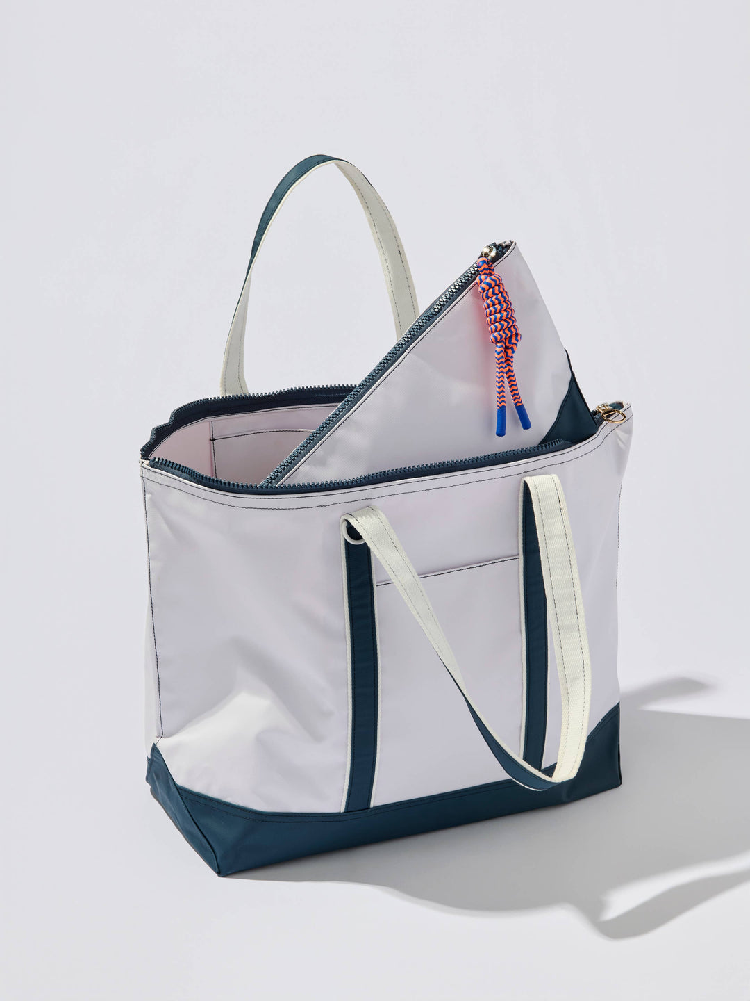 PORT WATER RESISTANT ZIP POUCH: WHITE