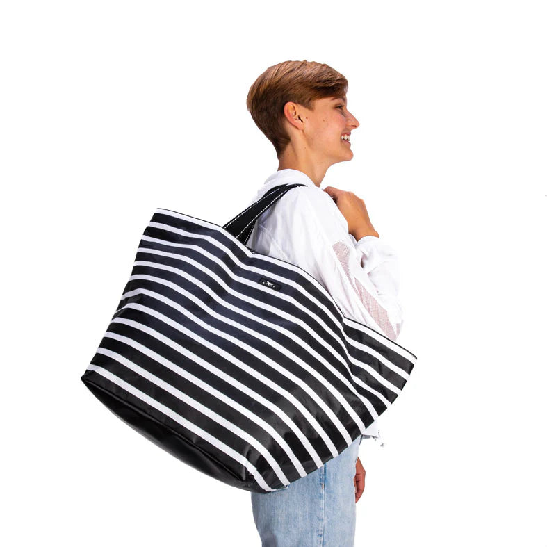 Fleetwood Black Weekender - Thumbnail 3