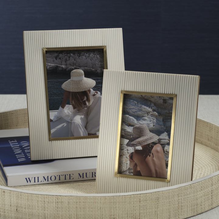 Bossa Ribbed White Resin Photo Frame with Brass Inside Border - 4x6
