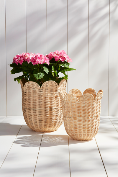 Stitching Around Scallop Wicker Basket