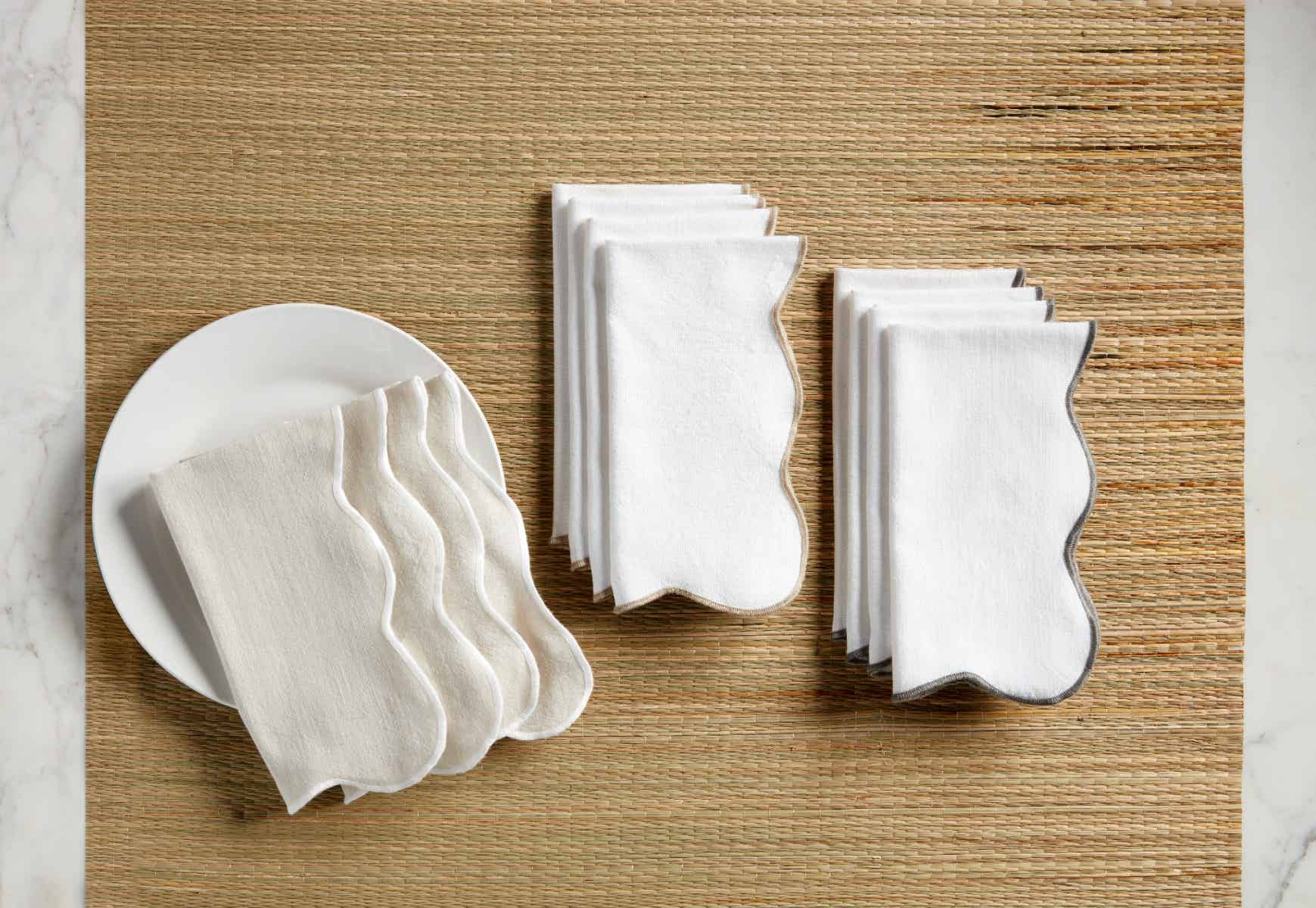 Mud Pie White Scallop Napkin Set